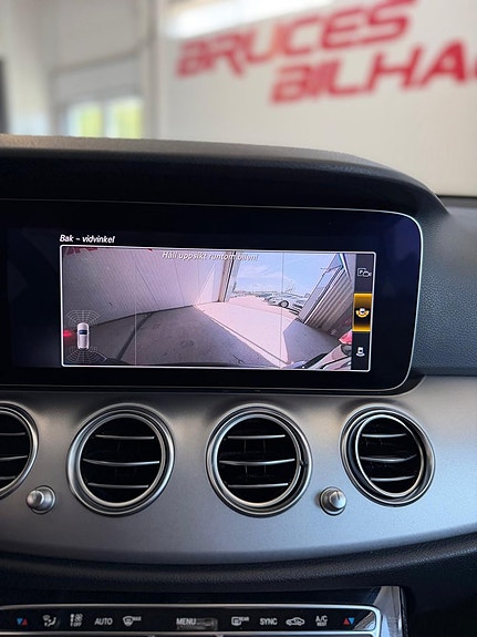 Mercedes-Benz E220 13 of 23