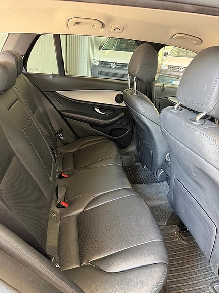 Mercedes-Benz E220 10 of 23