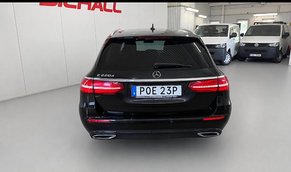 Mercedes-Benz E220 3 of 23