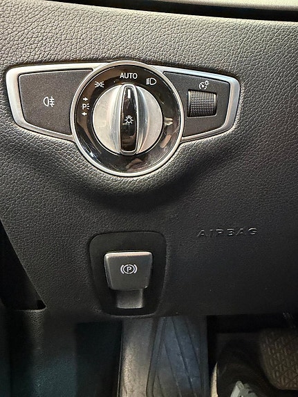 Mercedes-Benz E220 21 of 23