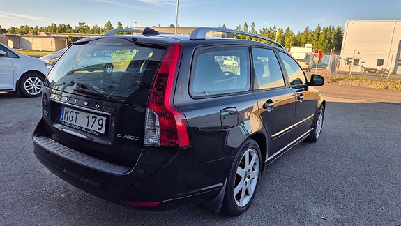 Volvo V50 3 of 8