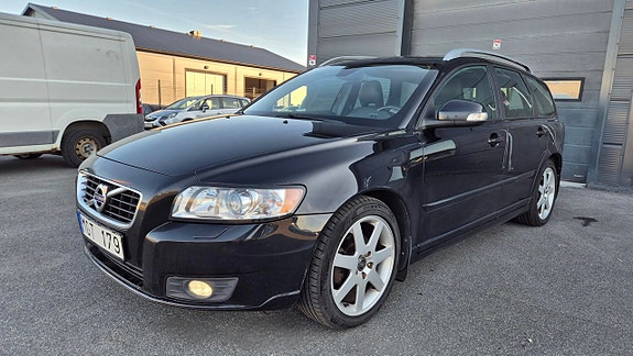 Volvo V50 2 of 8