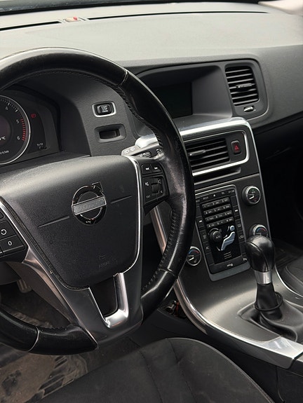 Volvo V60 2 of 5