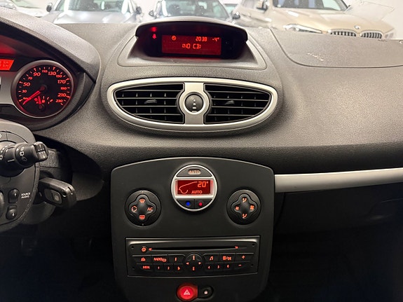 Renault Clio 17 of 19
