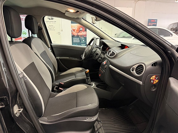 Renault Clio 12 of 19