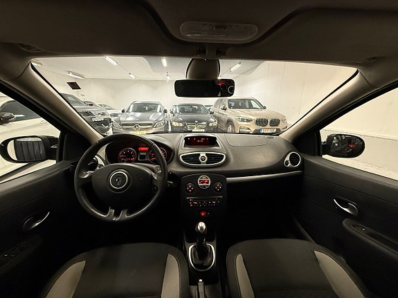 Renault Clio 15 of 19