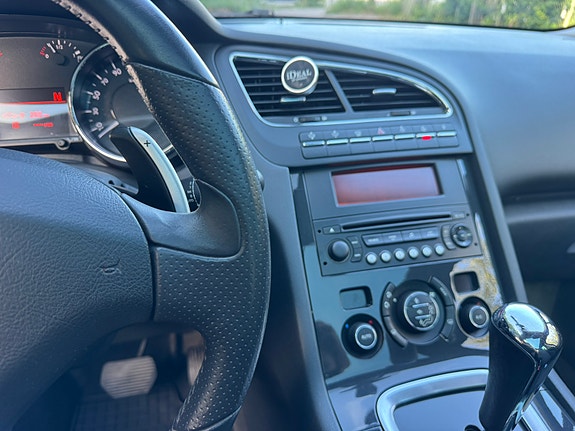 Peugeot 5008 11 of 16