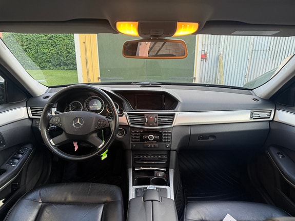 Mercedes-Benz E350 3 of 5