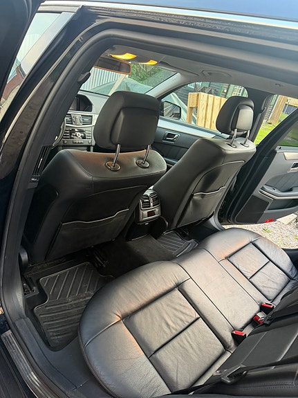 Mercedes-Benz E350 4 of 5