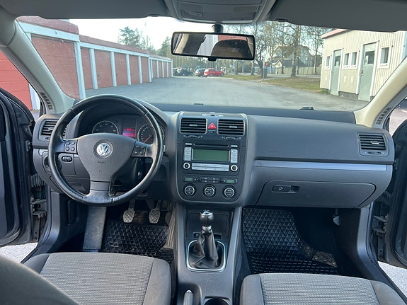 Volkswagen Jetta 5 of 5