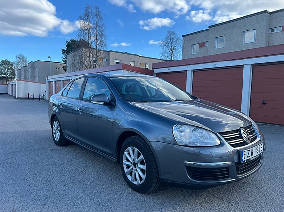 Volkswagen Jetta 2 of 5