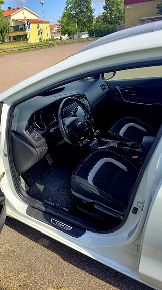 Kia Ceed 12 of 16