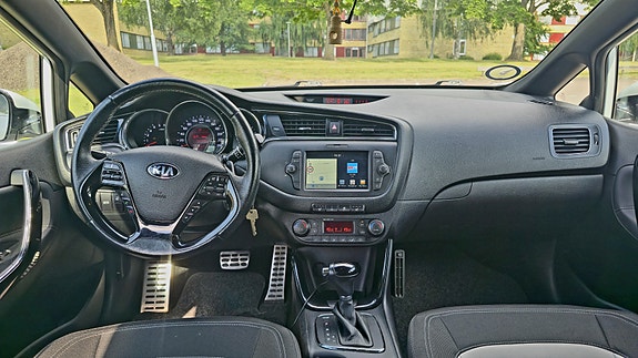 Kia Ceed 2 of 16
