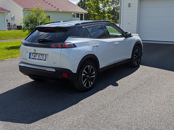 Peugeot e-2008 3 of 5