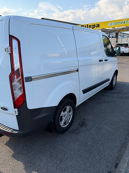 Ford Transit Custom 3 of 5