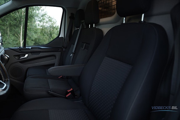 Ford Transit Custom 7 of 12