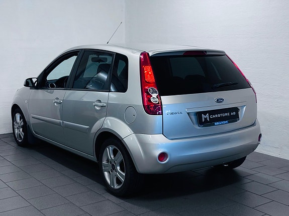 Ford Fiesta 14 of 15