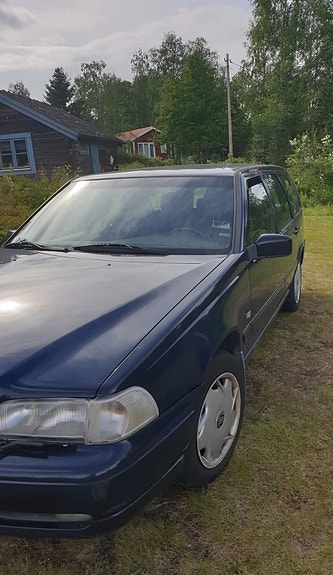 Volvo V70 3 of 3