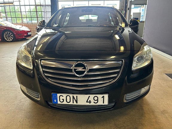 Opel Insignia 2 of 5