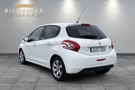 Peugeot 208 3 of 5