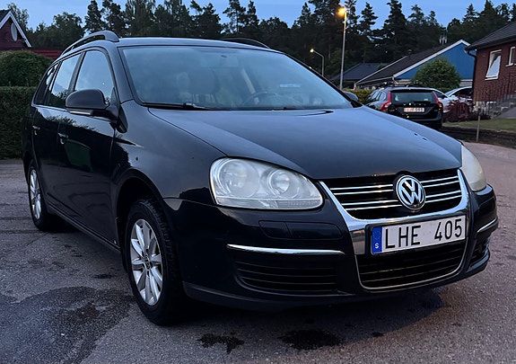 Volkswagen Golf V 2 of 9