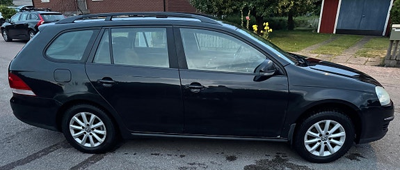 Volkswagen Golf V 3 of 9