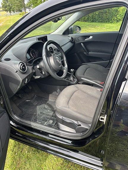 Audi A1 4 of 5