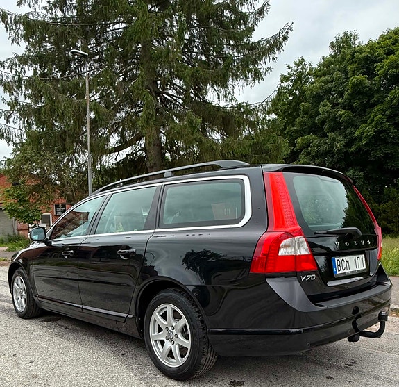 Volvo V70 4 of 5