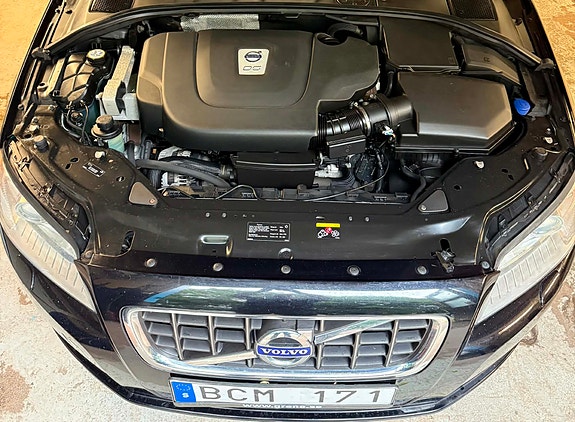 Volvo V70 3 of 5