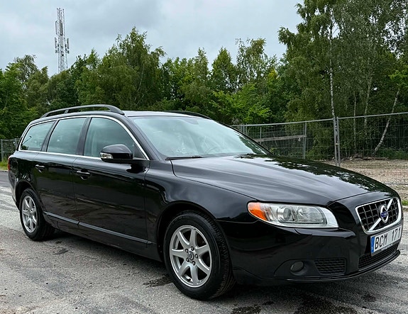 Volvo V70 2 of 5