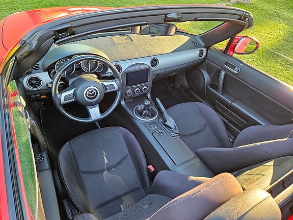Mazda MX-5 7 of 9