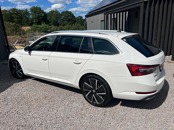 Skoda Superb 2 of 5