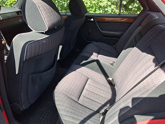 Mercedes-Benz 230 E 6 of 8