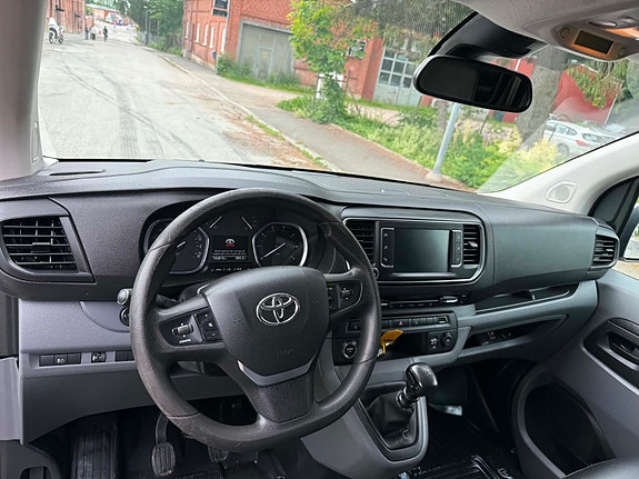 Toyota Proace 8 of 9