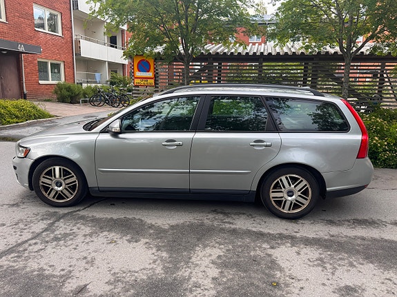 Volvo V50 2 of 5