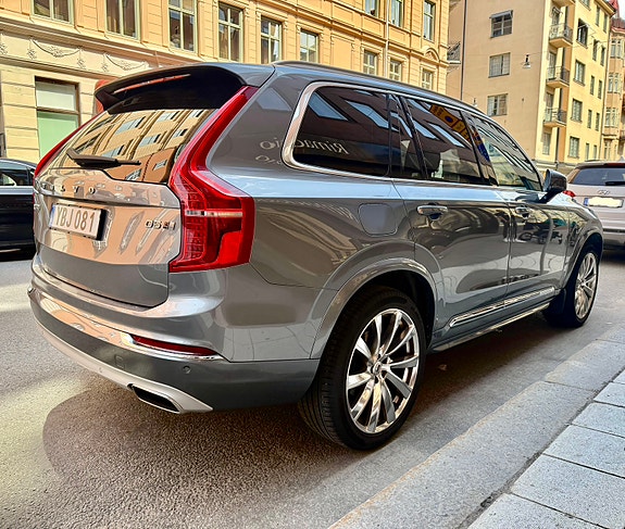 Volvo XC90 3 of 4