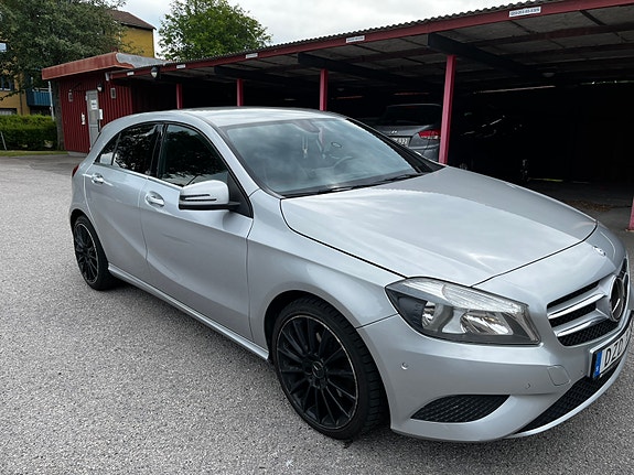 Mercedes-Benz A180 3 of 5