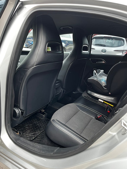 Mercedes-Benz A180 5 of 5