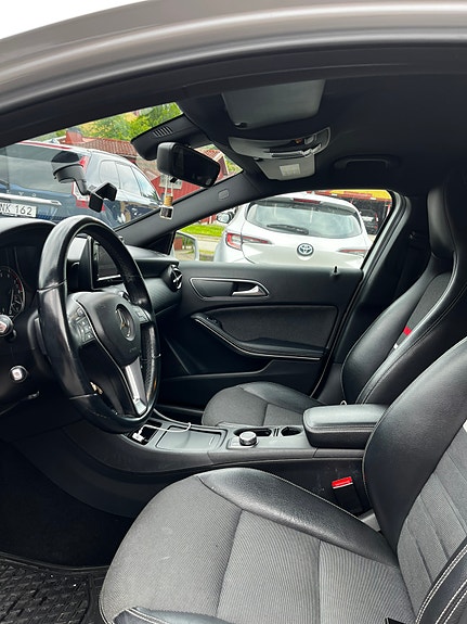 Mercedes-Benz A180 4 of 5