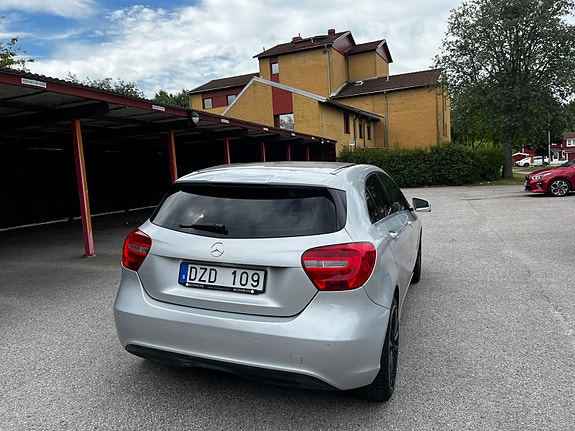 Mercedes-Benz A180 2 of 5