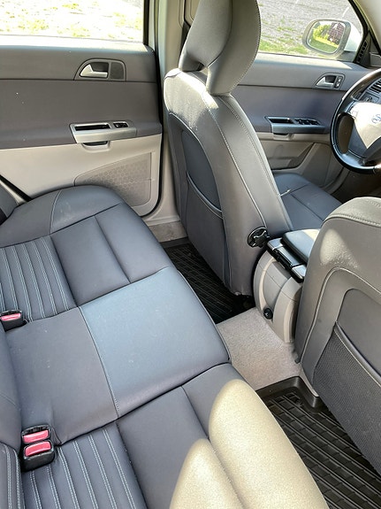 Volvo V50 4 of 5