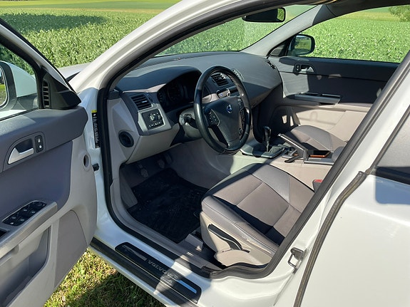 Volvo V50 3 of 5