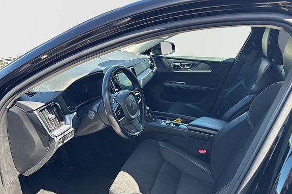 Volvo V60 Cross Country 4 of 5