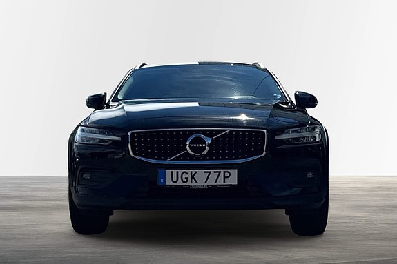 Volvo V60 Cross Country 2 of 5