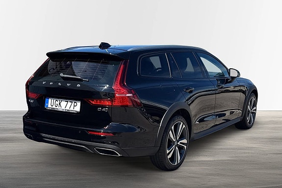 Volvo V60 Cross Country 3 of 5