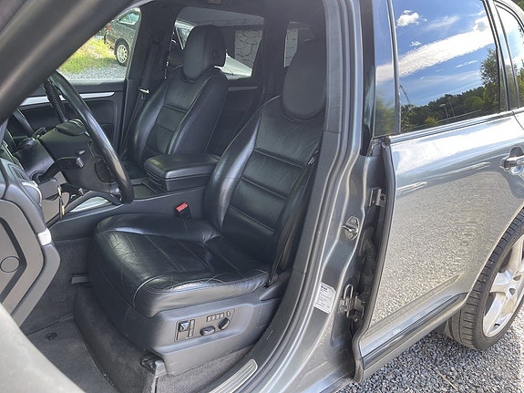 Porsche Cayenne Turbo 13 of 25
