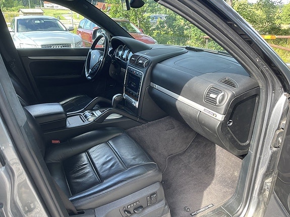 Porsche Cayenne Turbo 15 of 25