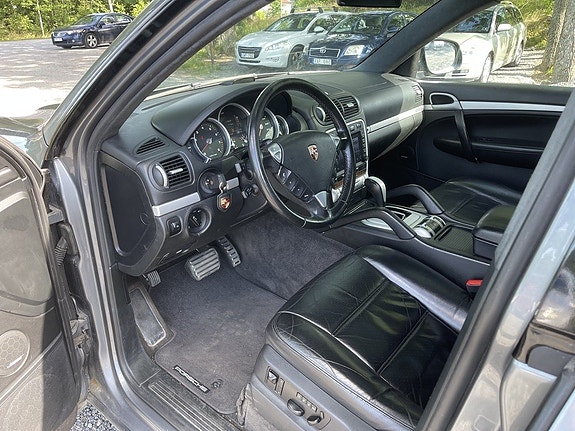 Porsche Cayenne Turbo 14 of 25