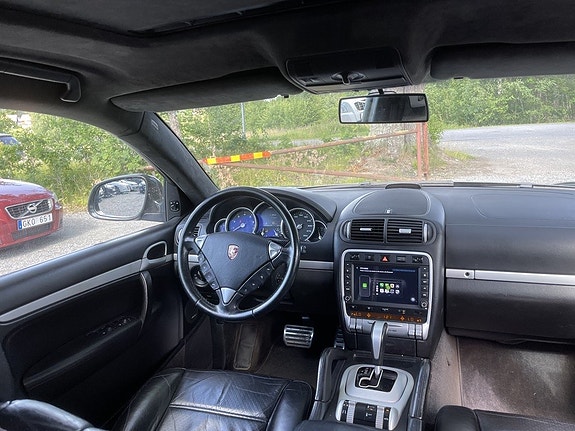Porsche Cayenne Turbo 9 of 25