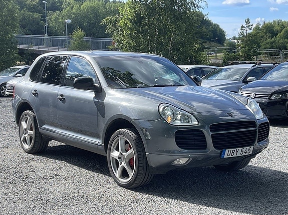 Porsche Cayenne Turbo 2 of 25
